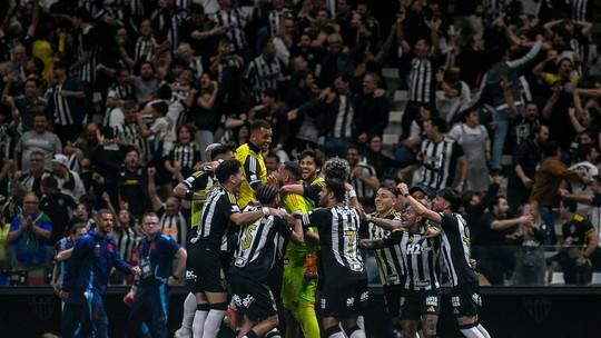 Atlético embala e mira o topo