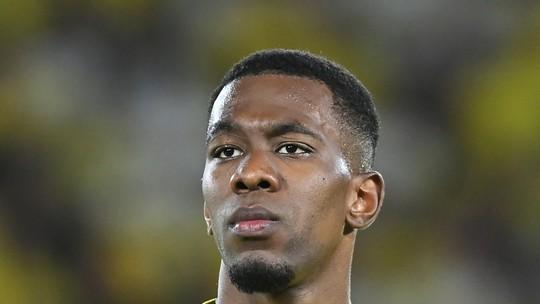 Vasco mira reforço na zaga após revés em negociações