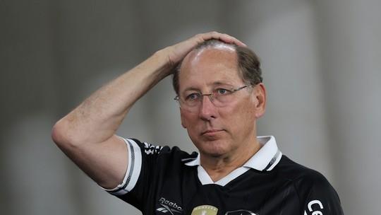 Textor tenta expandir império no futebol inglês