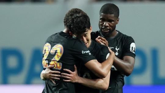 Son chora em adeus coreano no empate do Tottenham