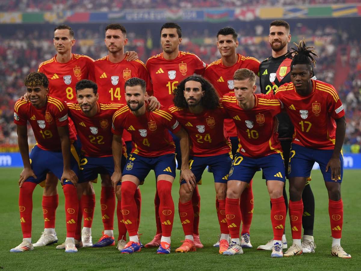 Espanha enfrenta Bulgária por vaga na Copa