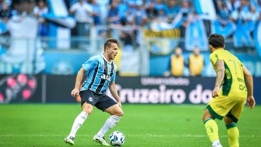 Arthur retorna aos gramados pelo Grêmio após longo hiato