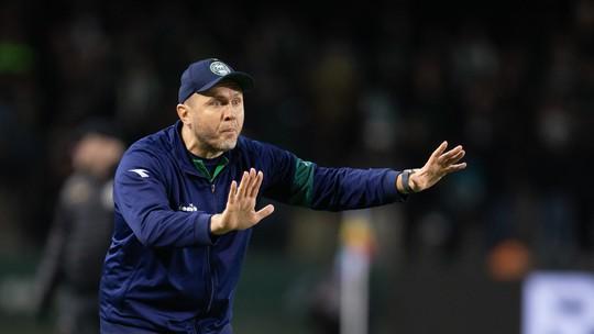 Coritiba Mantém Inconstância Tática na Série B