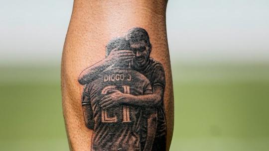 Rúben Neves eterniza amizade com Jota em tatuagem