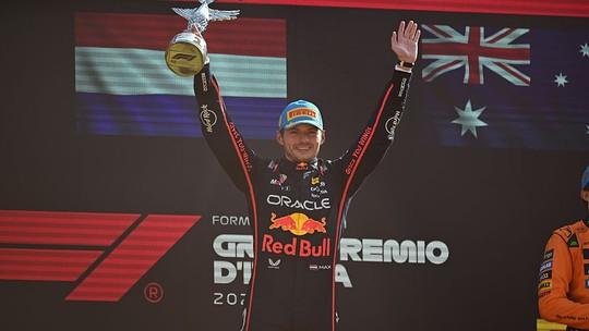 Verstappen domina e McLaren erra estratégia no GP