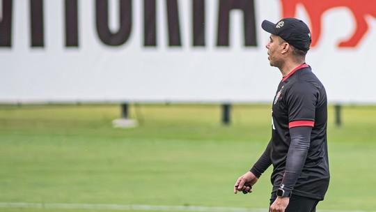 Jair Ventura comanda primeiro treino no Vitória