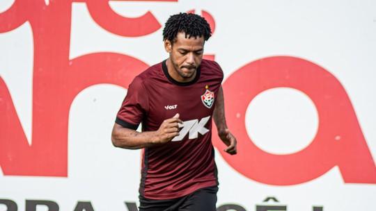 Romarinho deixa o Vitória