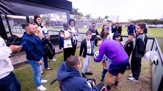 Corinthians: treino técnico e visita social