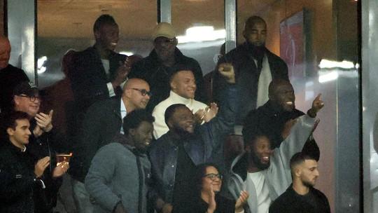 Mbappé vê gol do irmão contra PSG e reage