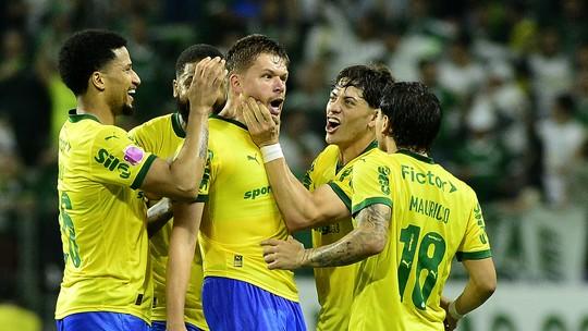 Palmeiras lidera Brasileirão com viradas impressionantes