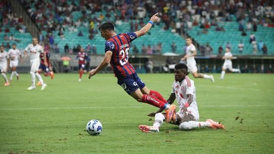 Bahia vence Inter em jogo com temporal e encosta no G4