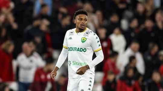 Náutico mira zagueiro do Cuiabá