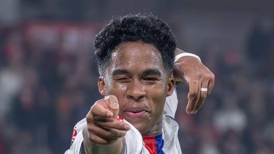 Endrick chega ao Lyon com reforço e mira conquista de título