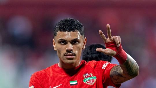 Shabab Al Ahli assume liderança com goleada nos Emirados Árabes