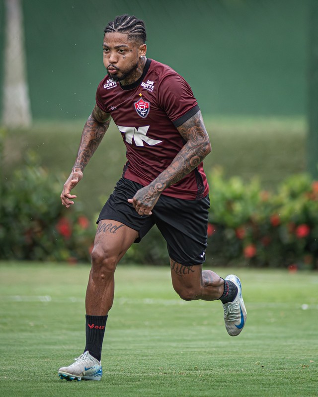 Principal aposta do Vitória, Marinho reencontra o Flamengo após passagem marcada por altos e baixos