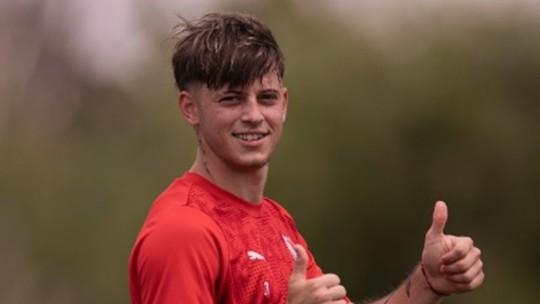 Reforço argentino desembarca na capital baiana para fechar contrato com o Leão