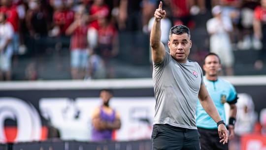Jair alcança marco de 400 partidas com desafio de manter estabilidade no time