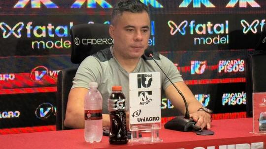 Técnico comenta decisão tática em relação ao jogador Marinho