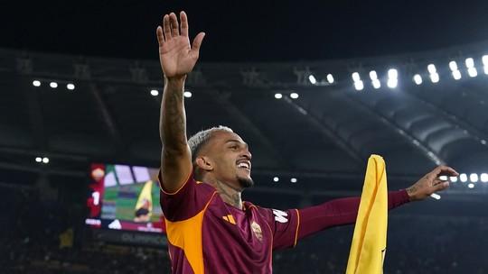 Wesley ganha destaque na Roma fora de sua posição original