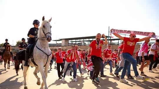 Clube espanhol decidirá reembolsar torcedores após incidentes violentos em partida local