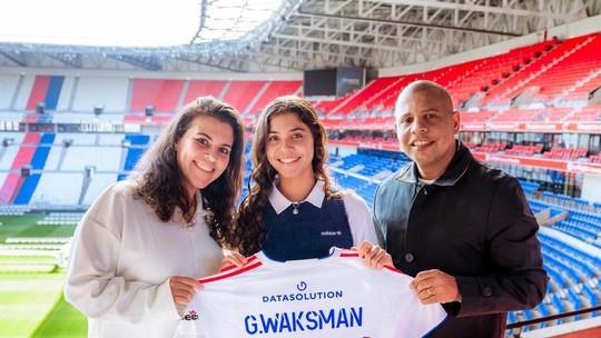 Clube francês contrata jovem talento brasileira de futebol para elenco principal