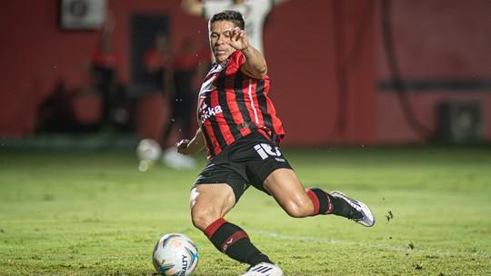 Vitória sofre com erros e perde em casa na estreia da Copa do Nordeste