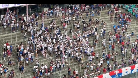 Manifestação de torcedores do Bahia marca retorno à campo após queda na competição