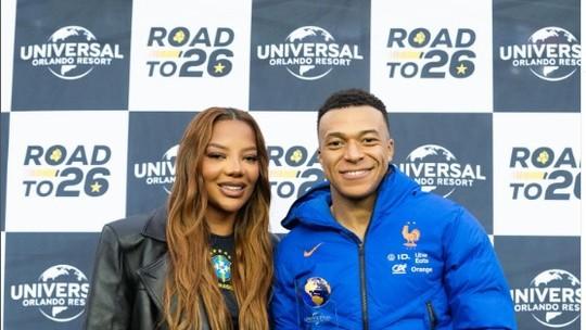 Mbappe recebe homenagem de melhor jogador em partida contra Brasil