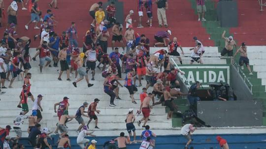 Confronto violento interrompe jogo de futebol entre dois rivais paraguaios