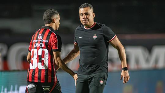 Lesão de Erick preocupa no confronto do Vitória contra o Corinthians