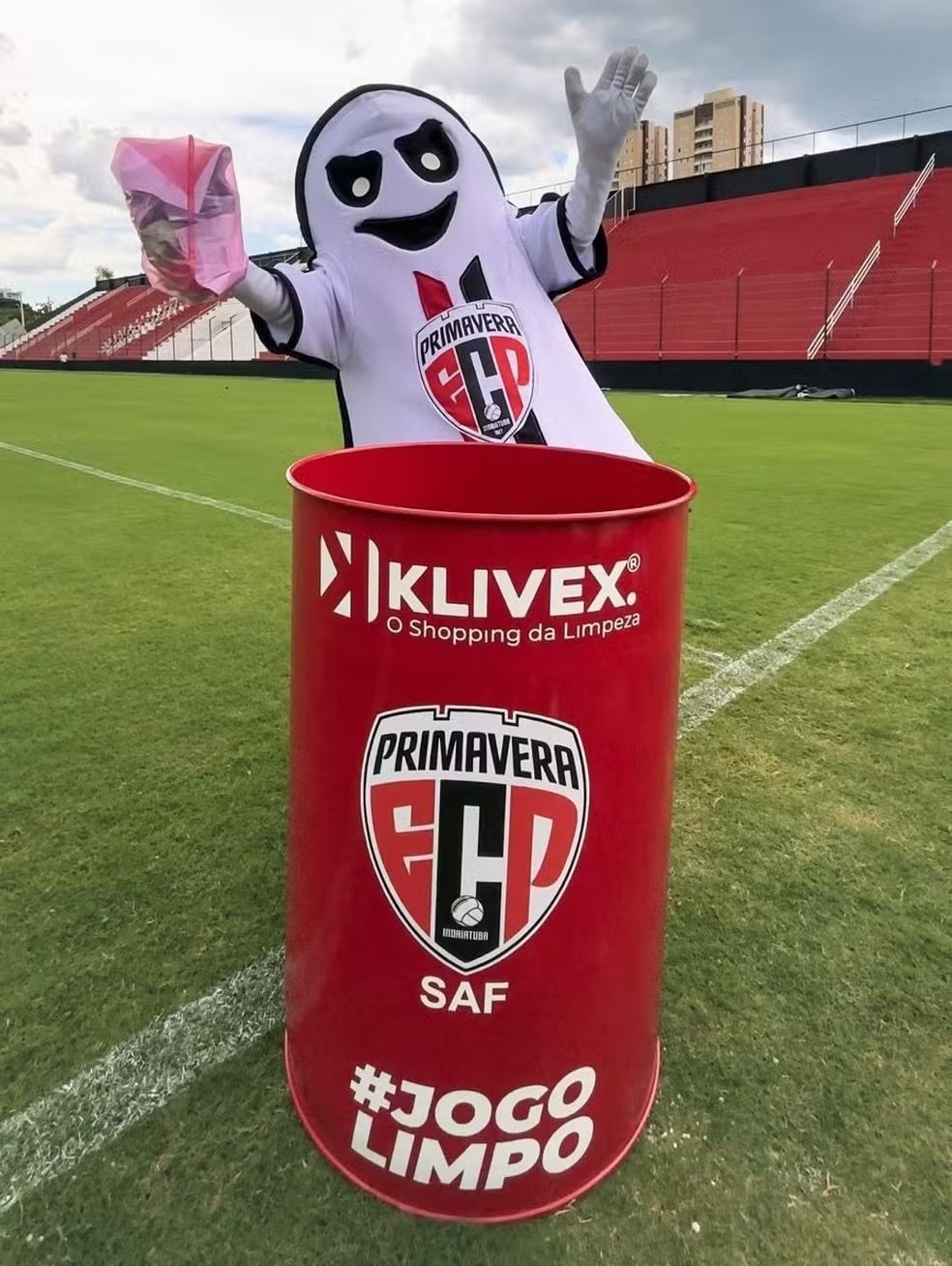 Postura dos japoneses na Copa chama atenção e levanta questões sobre o meio-ambiente no futebol