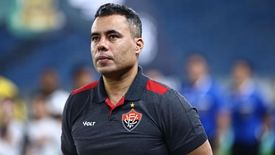 Diretor esportivo fala sobre futuro de treinador no clube
